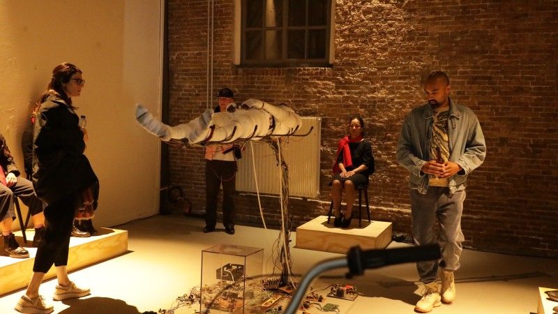 A STATE OF GRACE: of Witches, of Seance, of Voodoo, of Speaking in Tongues and Othered instances of Diasporic TRANS-portation.