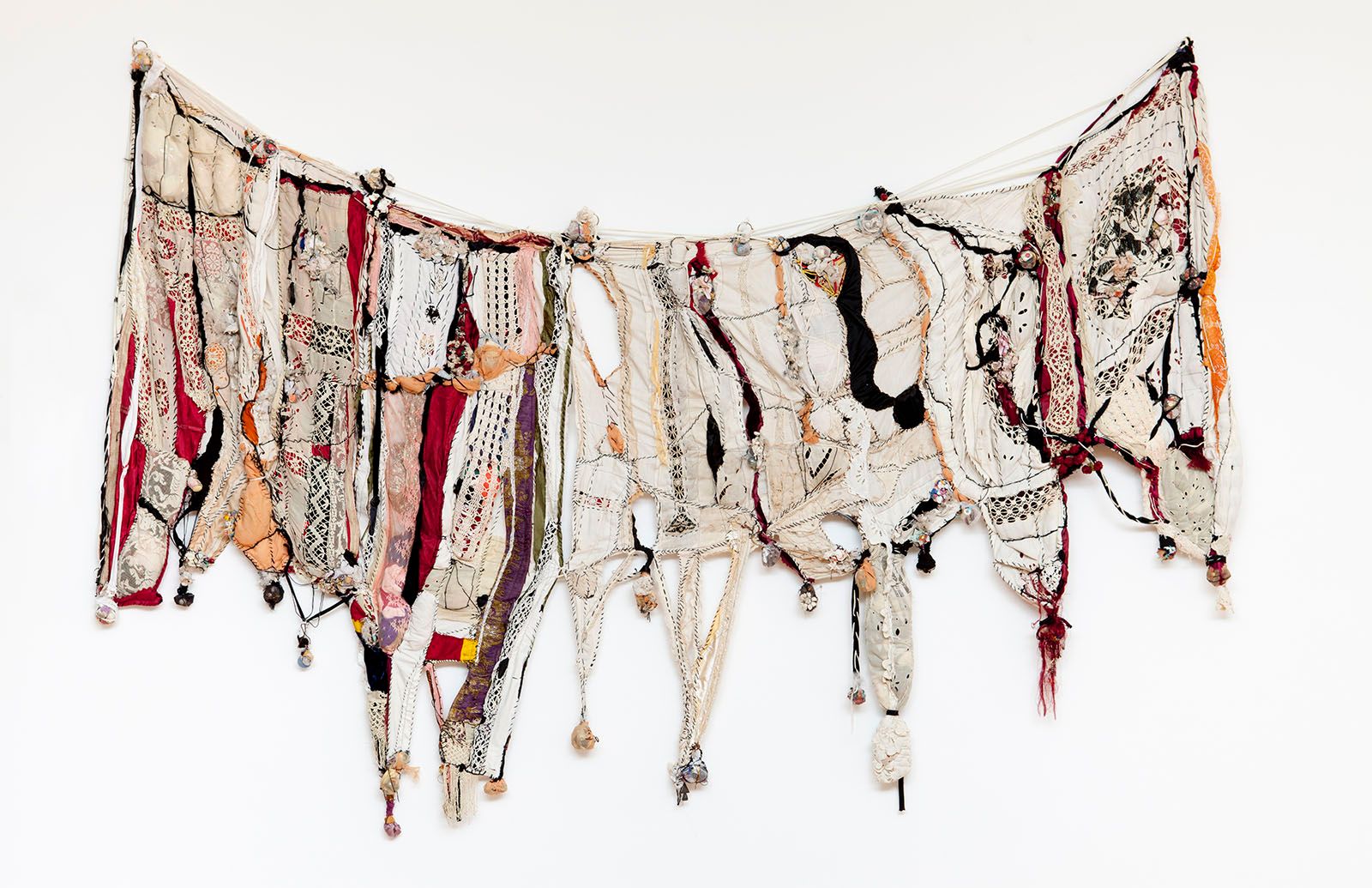 Memory, Sonia Gomes, 2004. Mendes Wood DM Collection, São Paulo, Brasil. Photo: Eduardo Ortega.