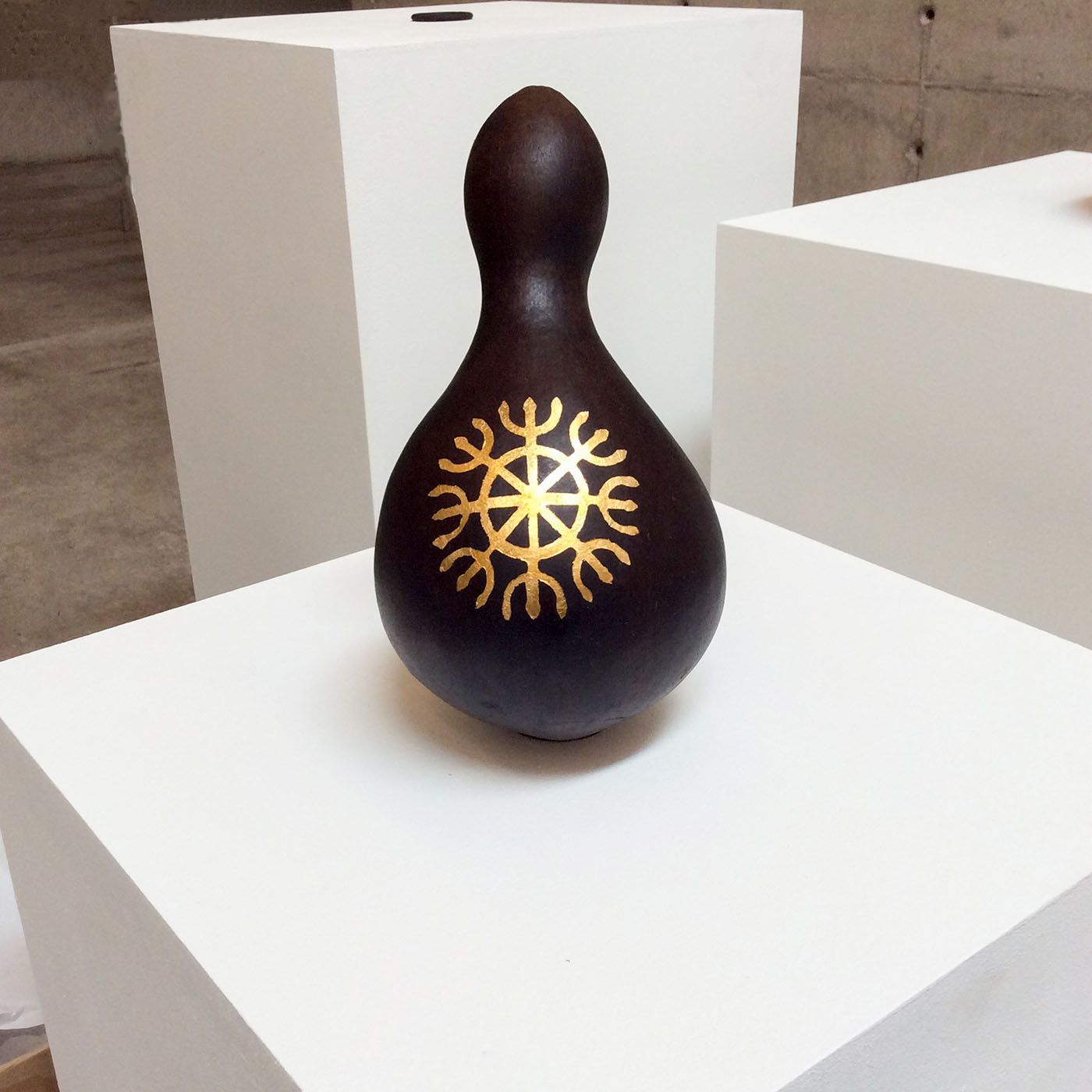 Mônica Ventura, Incorpóreo (atalaia) (Intangible [guardian]), 2018.