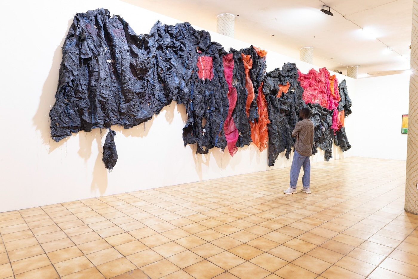 Installation View of “Elolo Bosoka: What he saw sees when he went goes strolling“ at Museum of Science and Technology (MST), Accra. September 12th – October 30th, 2024. Courtesy of the artist.