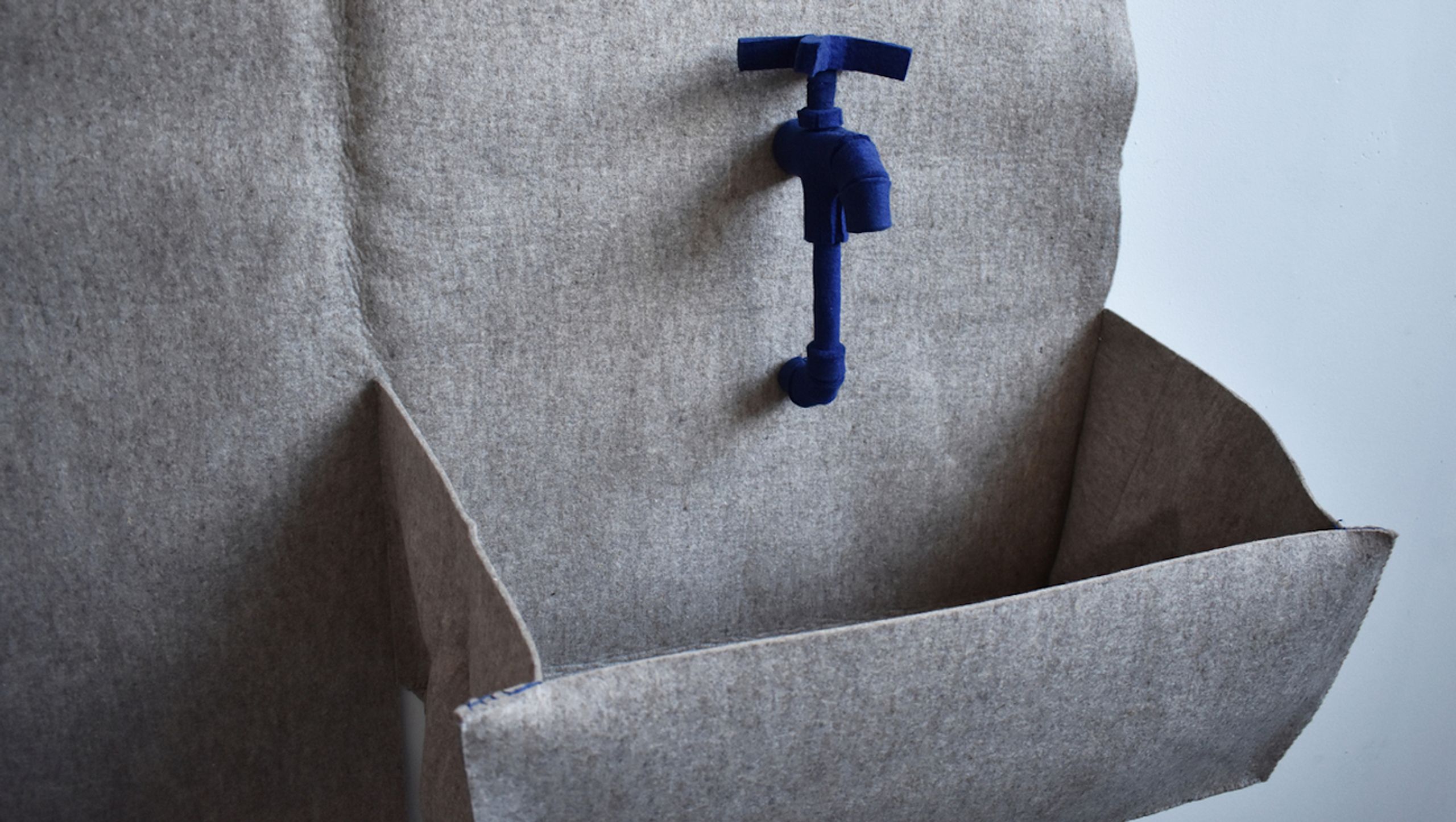 Johanna Unzueta – Where Industrial Buildings Come in Pocket Sizes