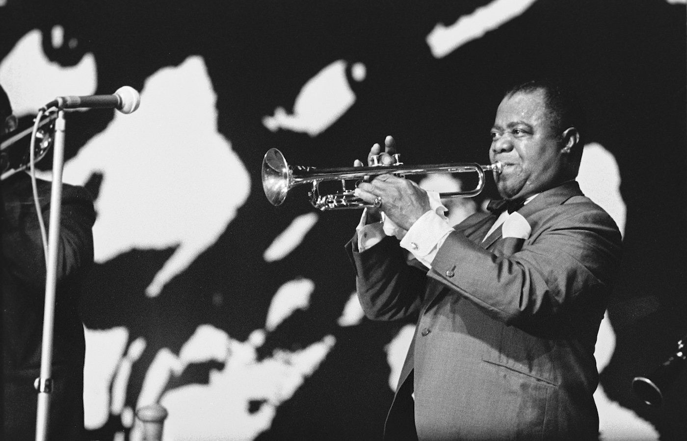 LOUIS ARMSTRONG ON TOUR IN THE GDR 1965: I’ve Seen the Wall