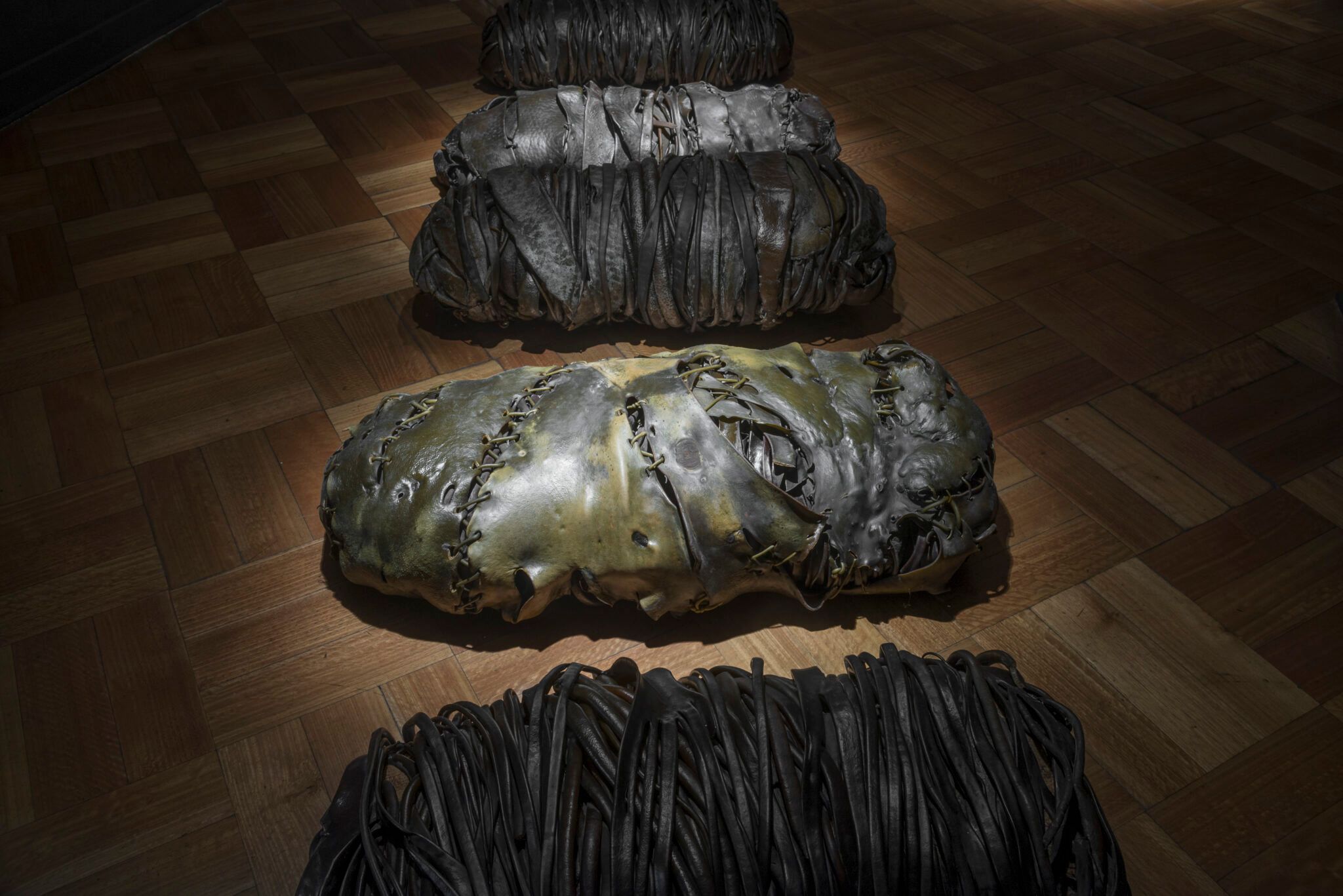 Mujeres, Trayectoria