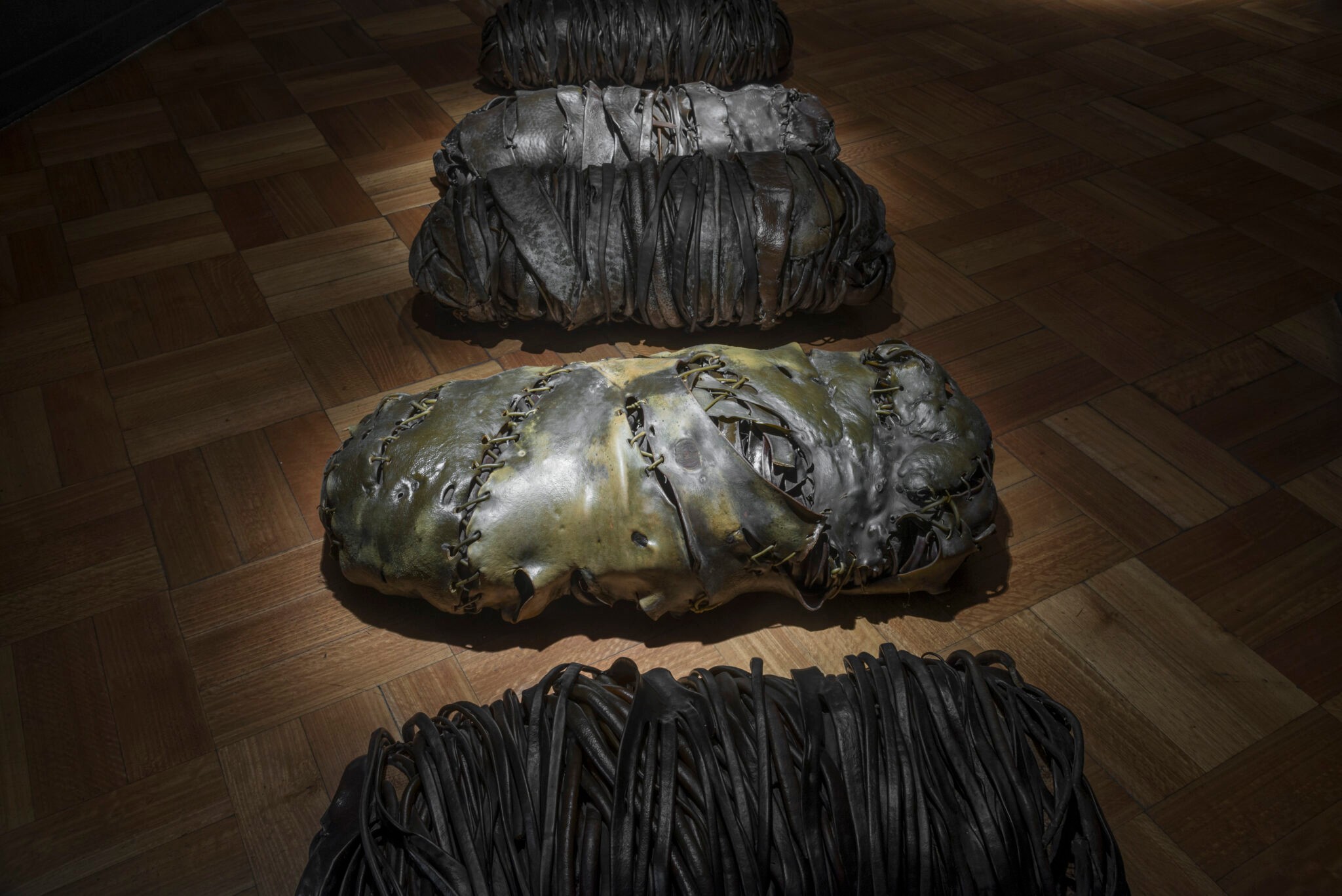 Mujeres, Trayectoria