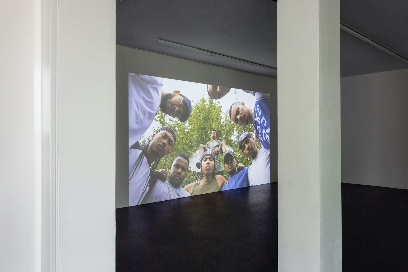 James Gregory Atkinson, 6 Friedberg-Chicago, 2021, 4K video with sound, 6‘16‘‘ loop, installation view, ‘6 Friedberg-Chicago’, Dortmunder Kunstverein . Courtesy: the artist, Dortmunder Kunstverein. Photo: Roland Baege