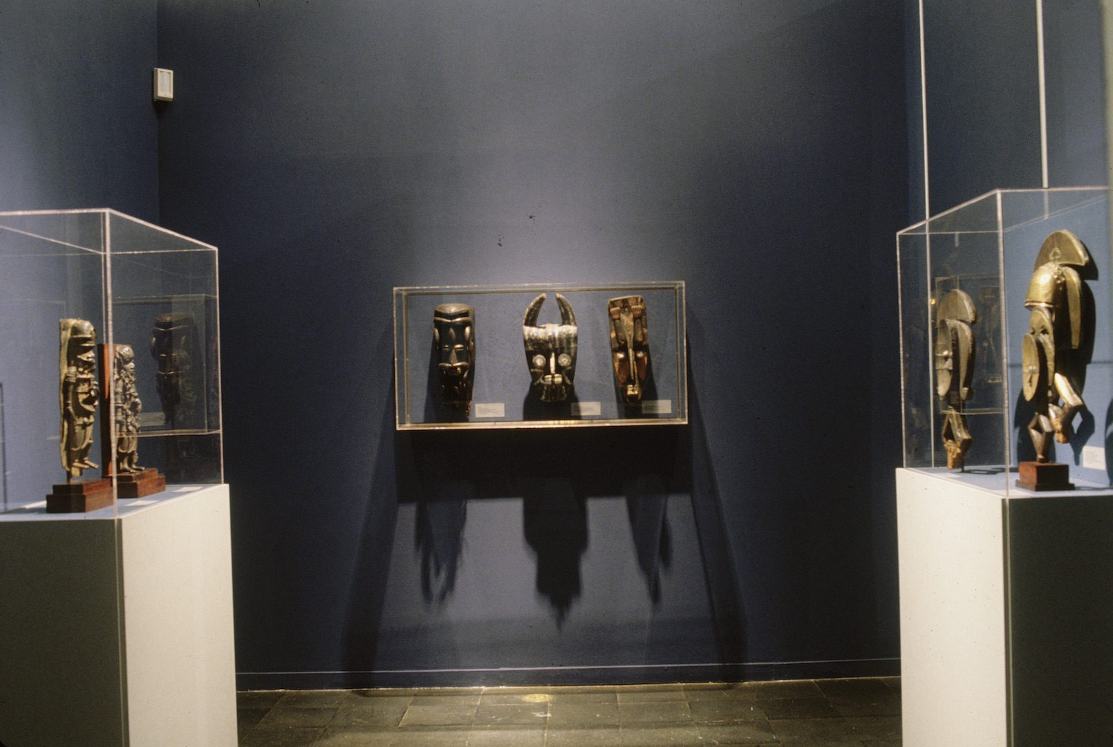 Installation view of Africa Explores: 20th Century African Art, New York 1991. Courtesy New Museum, New York. Photo: Fred Scruton