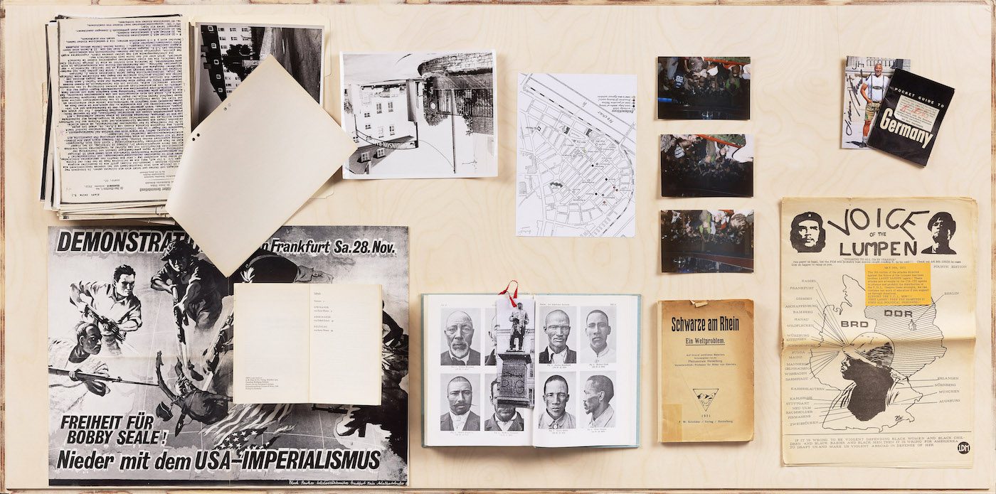 James Gregory Atkinson, Zeitkapsel Weltproblem, 2021, photography, documents, books, various materials, installation view ‘6 Friedberg-Chicago’, Dortmunder Kunstverein. Courtesy: the artist, Archiv des Hamburger Instituts für Sozialforschung, Brandy Albrecht, Maria Höhn, The Lisbet Tellefsen Collection, Tyrown Vincent, Dortmunder Kunstverein. Photo: Roland Baege