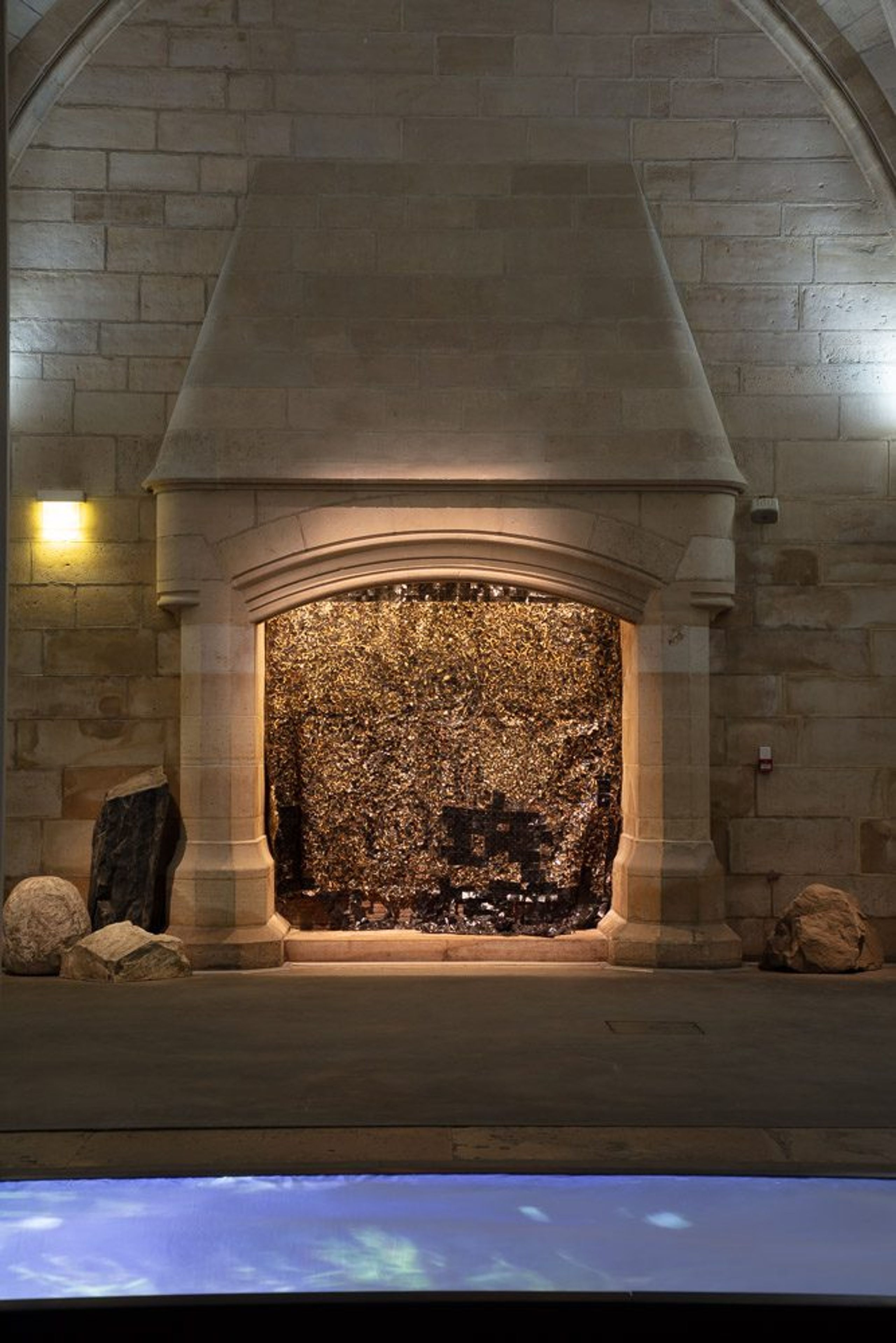 El Anatsui, Installation view of En quête de liberté, 2021 at Le centre des monuments nationaux as part of Africa2020 Season. Courtesy of Africa2020