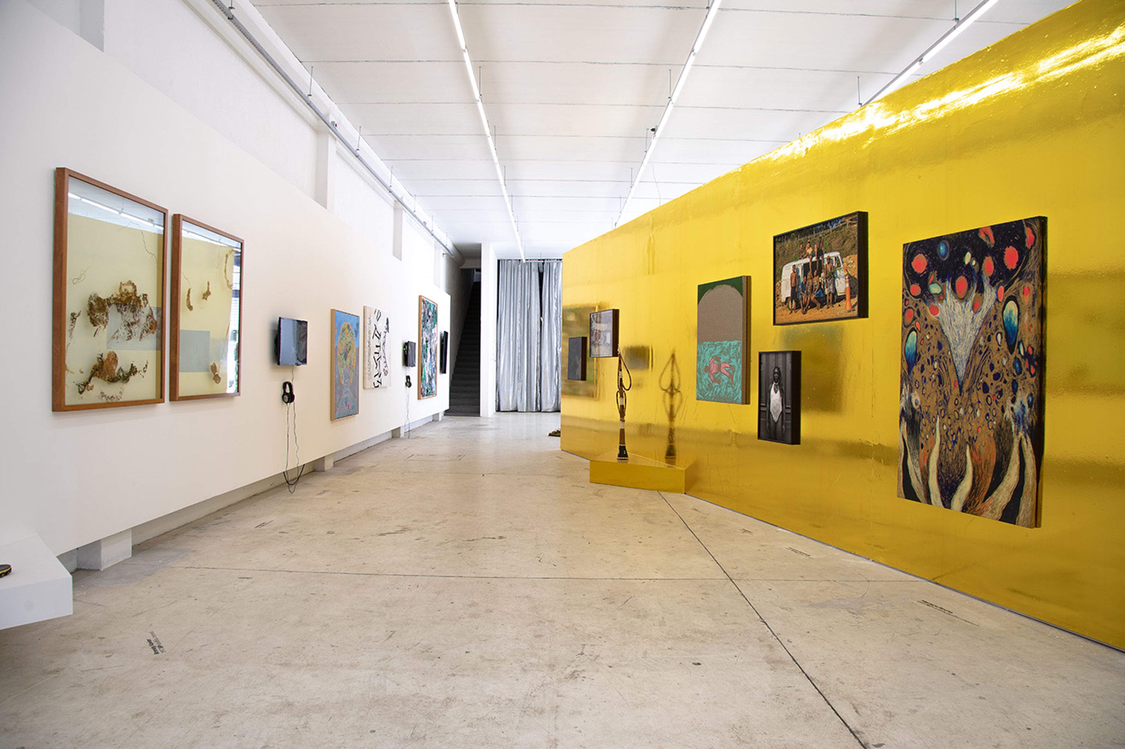 View of the exhibition "From flight to nostrils, breathe, arms wide, messages in the wind", at HOA Galeria. Photo: Wallace Domingues