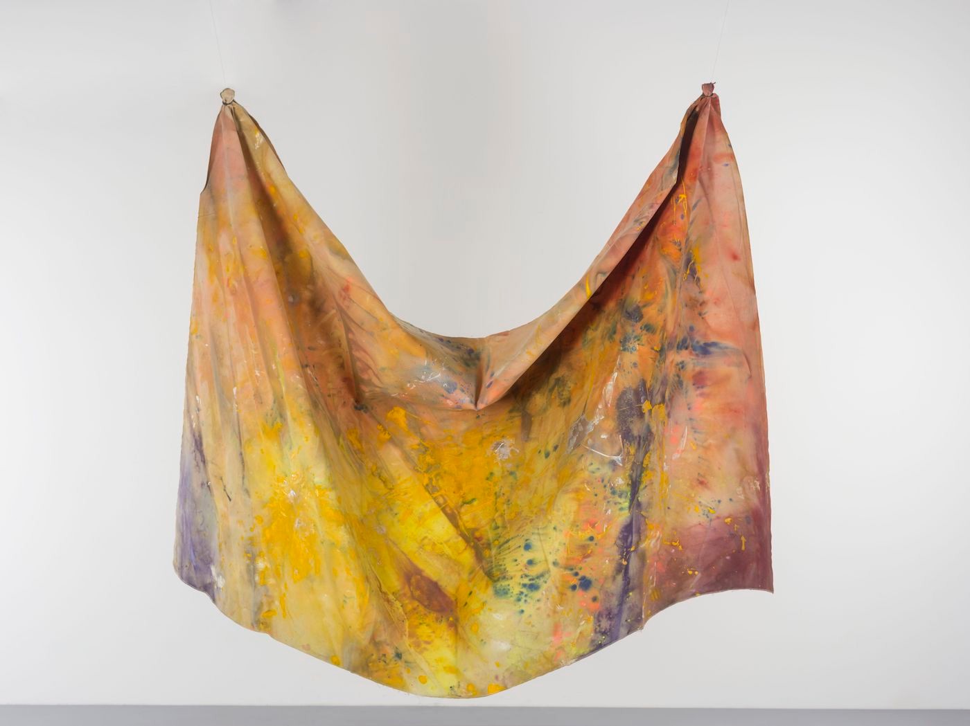 Sam Gilliam, Change, 1970. Stiftung Ludwig Wien, former Sammlung Hahn, Köln © Sam Gilliam / VG Bild-Kunst, Bonn 2020. Photo: mumok, Museum moderner Kunst.
