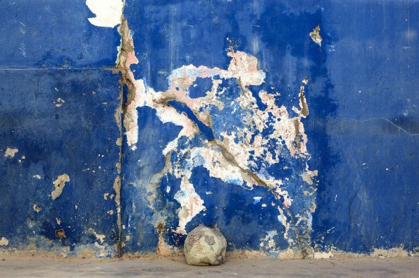 "Chagas photographs reveal the metamorphic nature of objects and spaces in Luanda" - Contemporary And