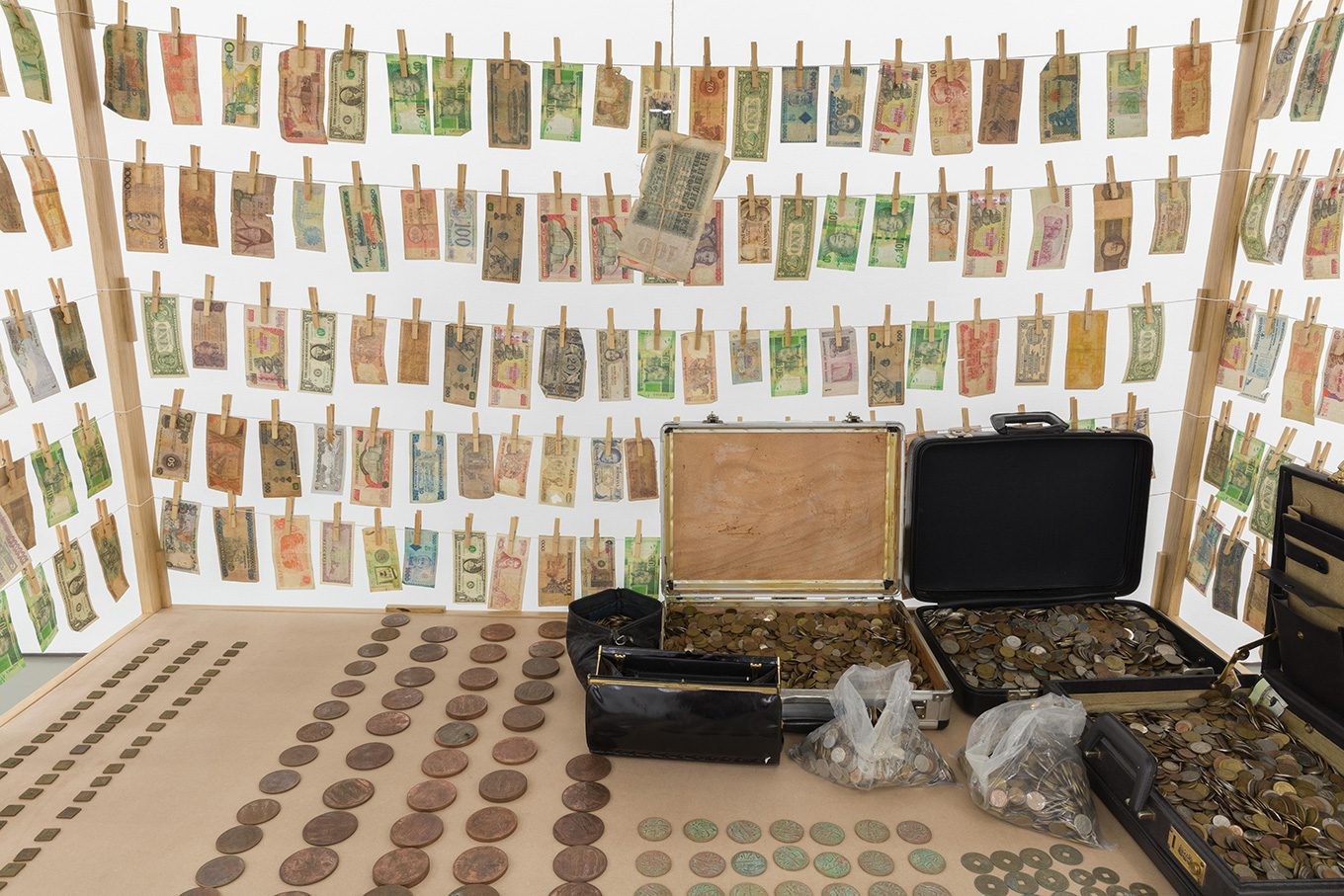 Meschac Gaba: Money, Money, Money