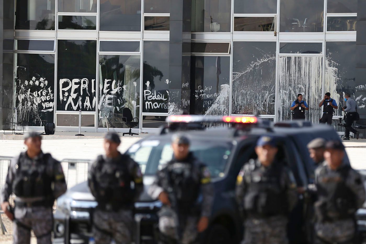 Soldiers from the Brazilian National Public Security Force, in front of the Federal Supreme Court, at Praça dos Três Poderes in Brasília. Photo: José Cruz/Agência Brasil.