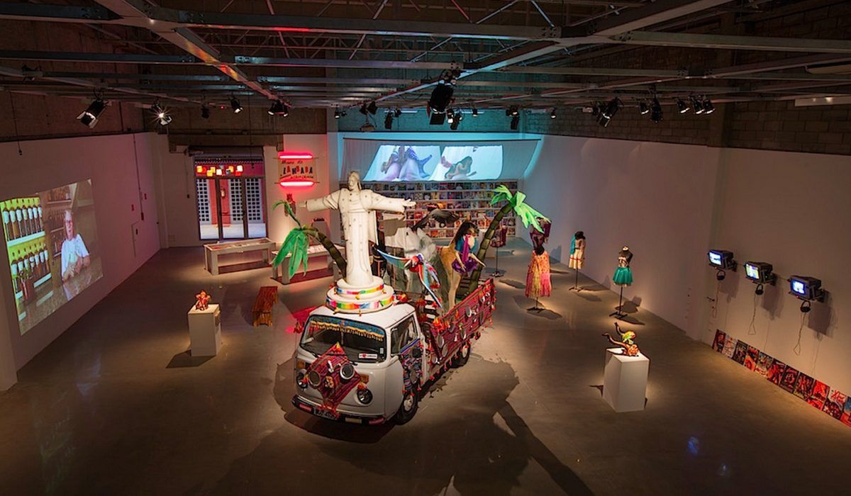 Changing Directions Whenever Necessary - Contemporary And