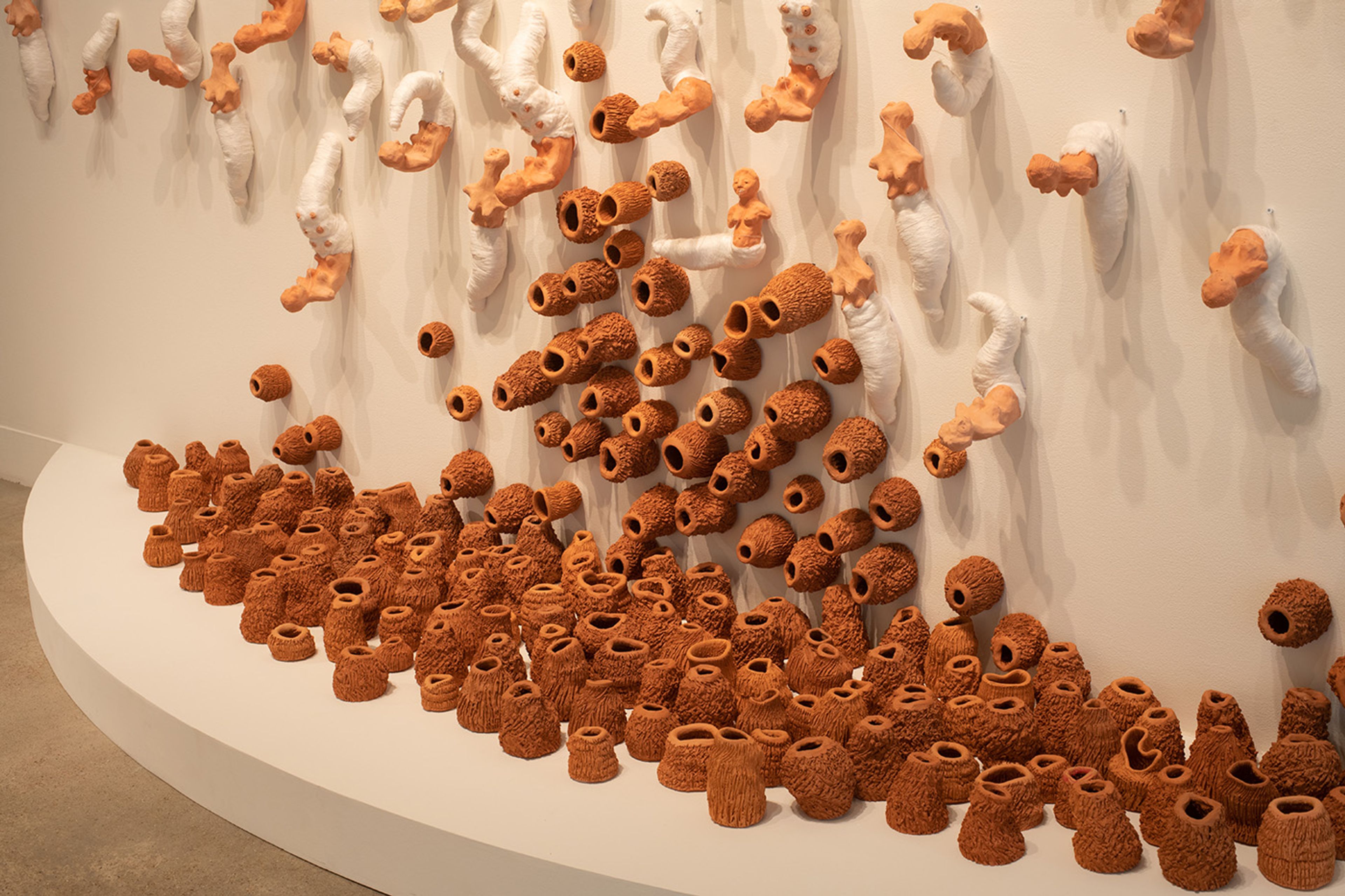 Rosana Paulino, Tecelãs [Weavers], 2003 (detail). Faience, terracotta, cotton and synthetic thread Approximately 500 pieces, dimensions variable Collection of Inhotim Institute, Minas Gerais. Social Fabric: Art and Activism in Contemporary Brazil, installation view, Visual Arts Center, The University of Texas at Austin, September 23, 2022 – March 10, 2023. Photo: Sandy Carson