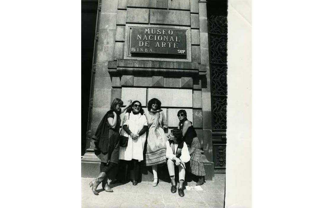 Grupo Bio-Arte: 1984, Laita, Nunik Sauret, Rose Van Lengen, Roselle Faure, Guadalupe Garcia-Vasquez. Munal, "Bordando Sobre la Escritura y la Cocina. México.