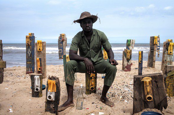 Serge Attukwei Clottey: Differences between