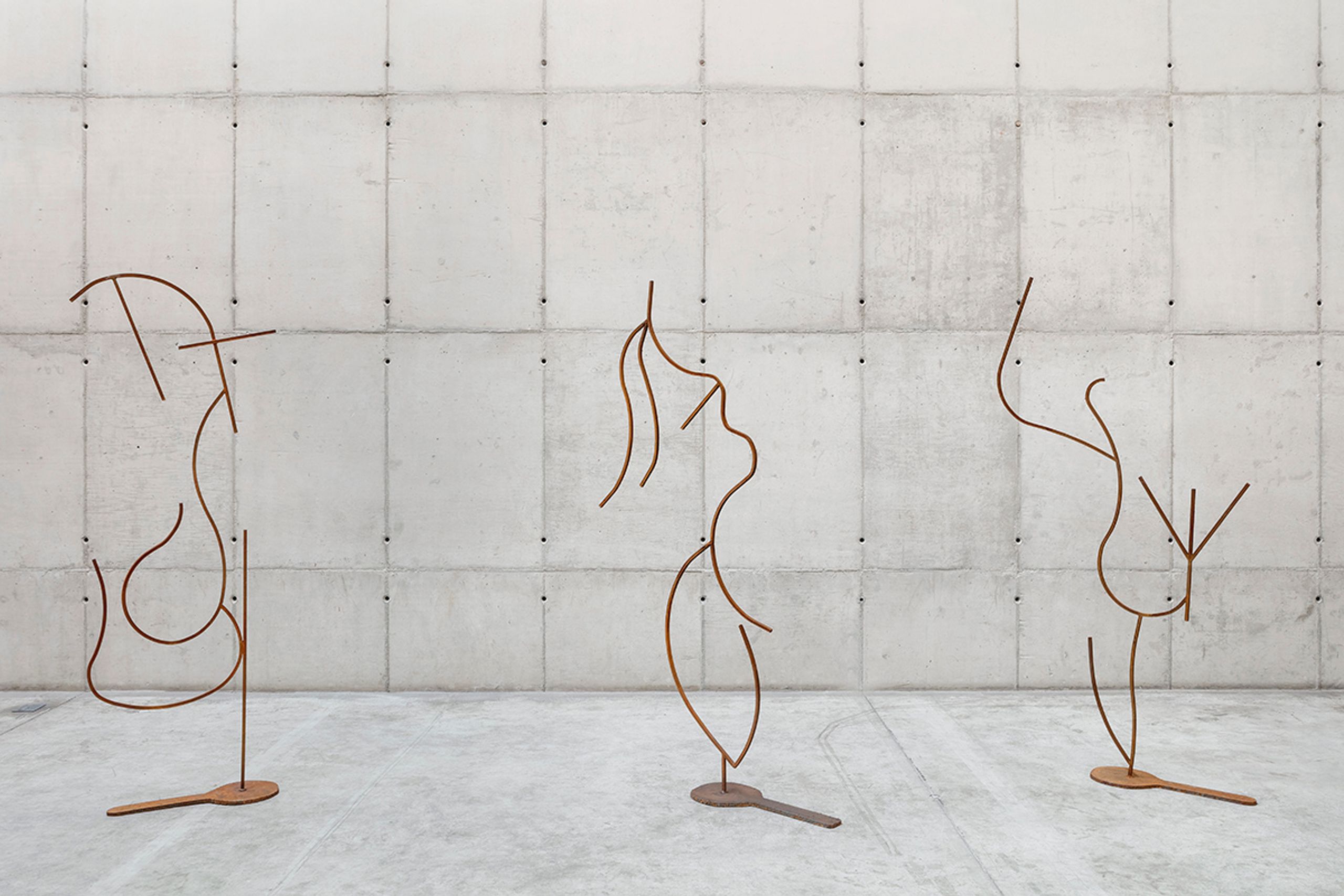 Palavras de ferro e ar (Palabras de hierro y aire), 2019, obra de Rebeca Capriabá. Foto: Filipe Berndt.