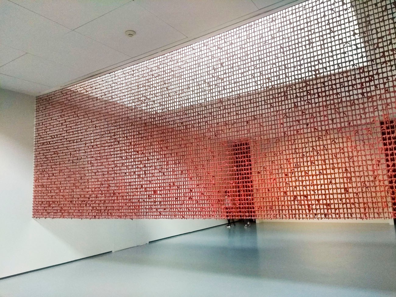 Delcy Morelos, La espalda de mi superficie (The back of my surface), 2019. La fábula de Aracne, Museo de Artes Visuales Universidad Jorge Tadeo Lozano.