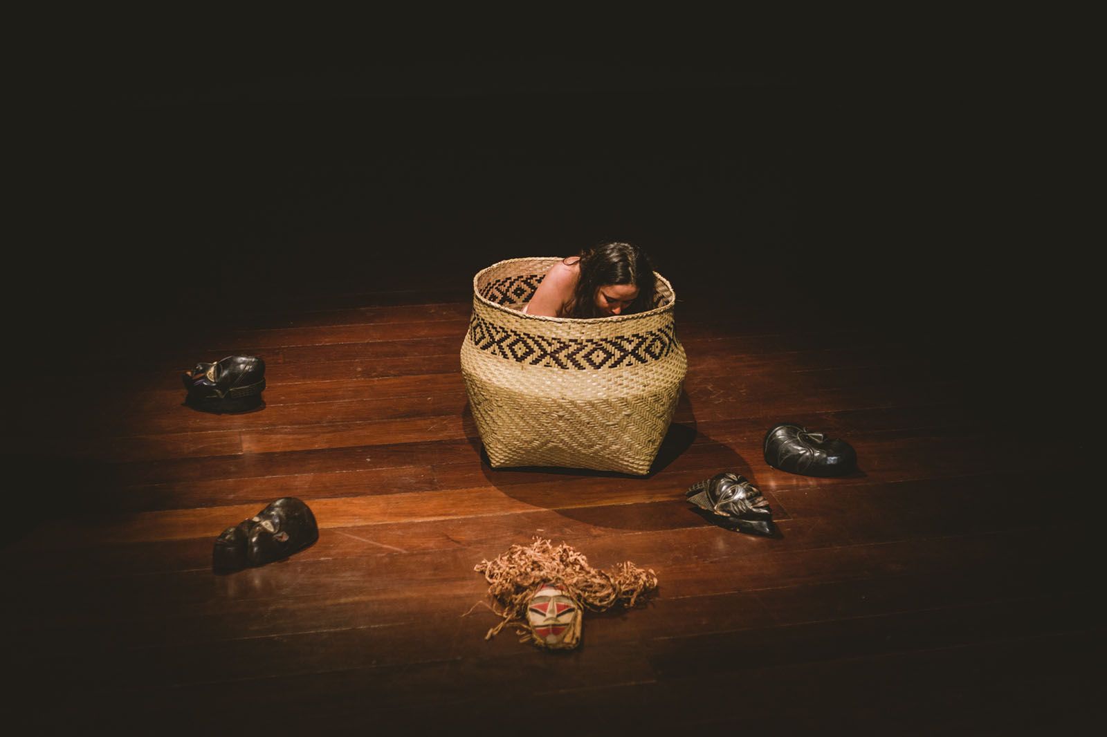 Anita Ekman at the performance “Tupi Valongo: Cemitério dos Pretos Novos e dos Velhos Índios” (Salvador, 2018). Foto: Taylla de Paula.