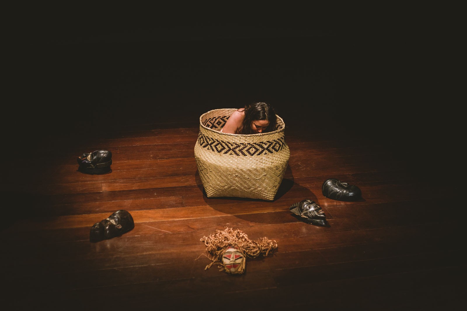 Anita Ekman at the performance “Tupi Valongo: Cemitério dos Pretos Novos e dos Velhos Índios” (Salvador, 2018). Foto: Taylla de Paula.