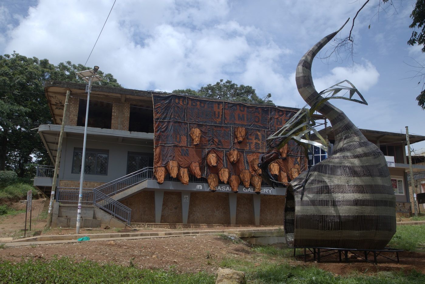 Katesi Jecqueline Kalange, Nature Invasion: Ndegeya, 2017-2023, recycled plastic, wood, paint and metal, 5140 x 2740 x 2740 cm. Photo: Wasswa James