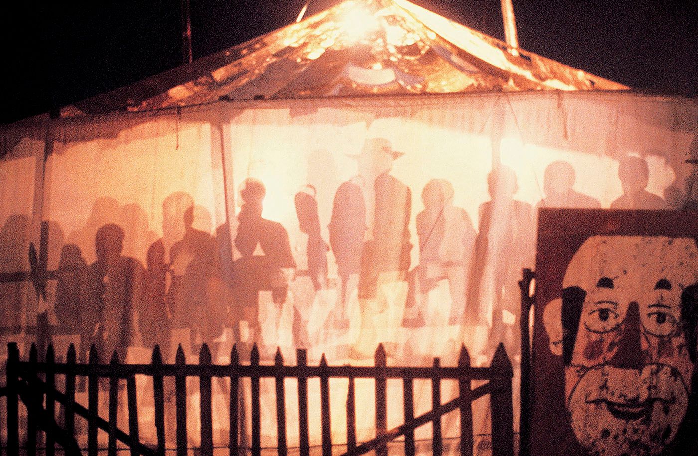 Mambembe Circus, Sabará, 1972. Photo: Walter Firmo. Instituto Moreira Salles Collection.