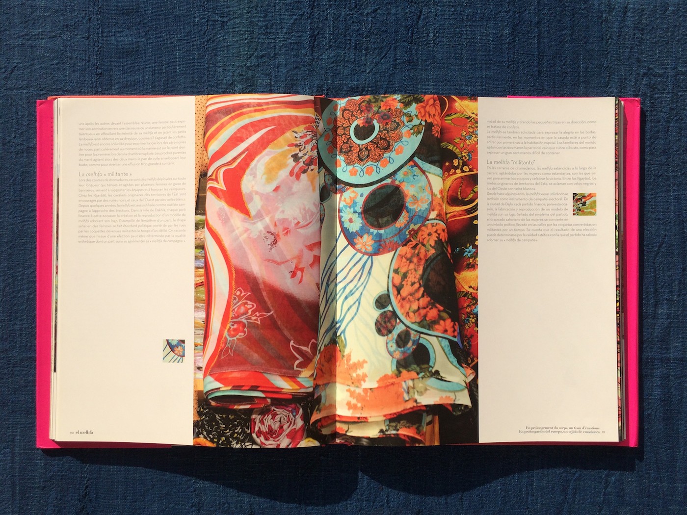 Book Page of El Melhfa – Western Saharan Women’s Traditional Draped Fabric. Photo: Luciane Ramos Silva