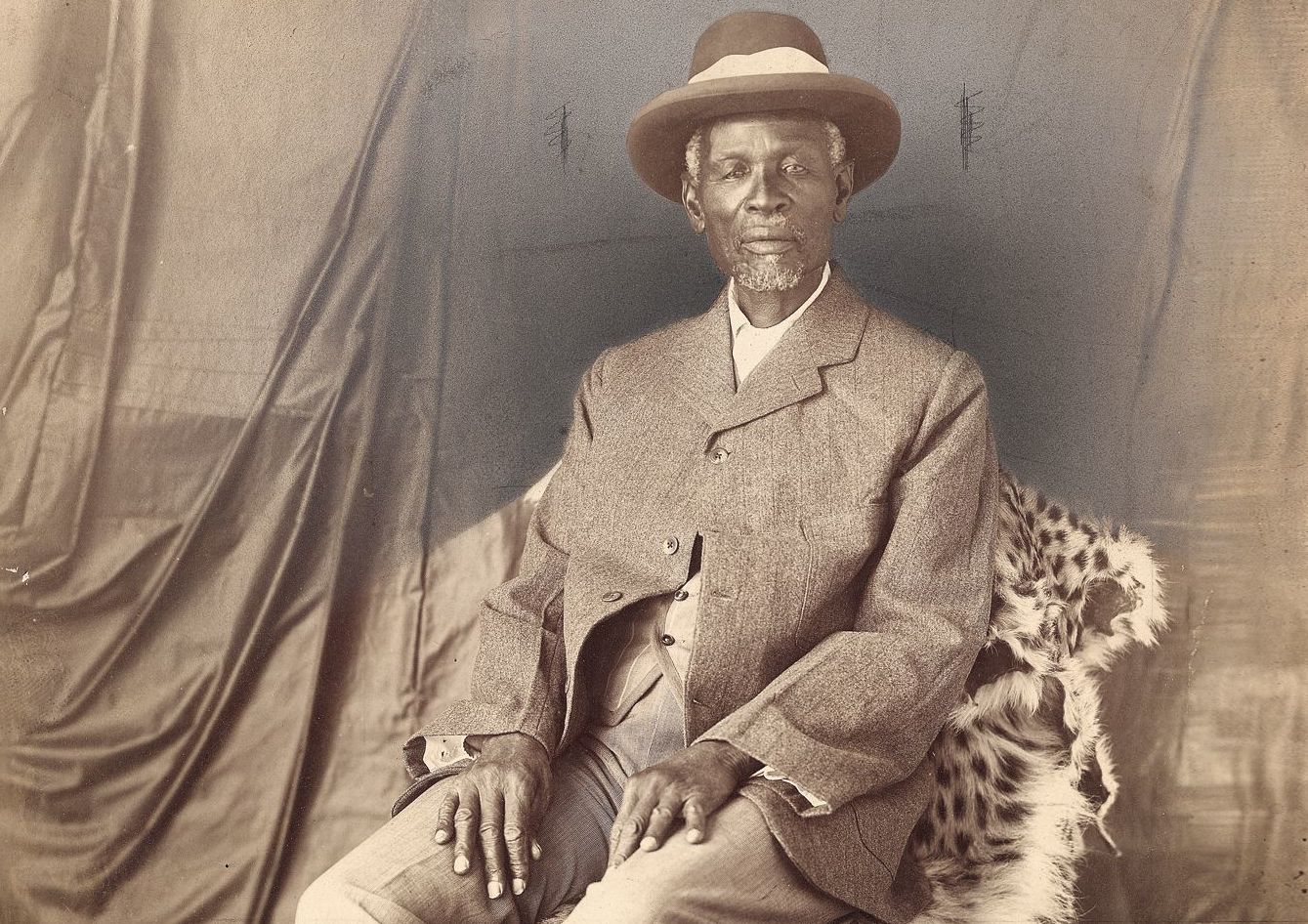 Distance and Desire: Encounters with the African Archive - African Photography from The Walther Collection