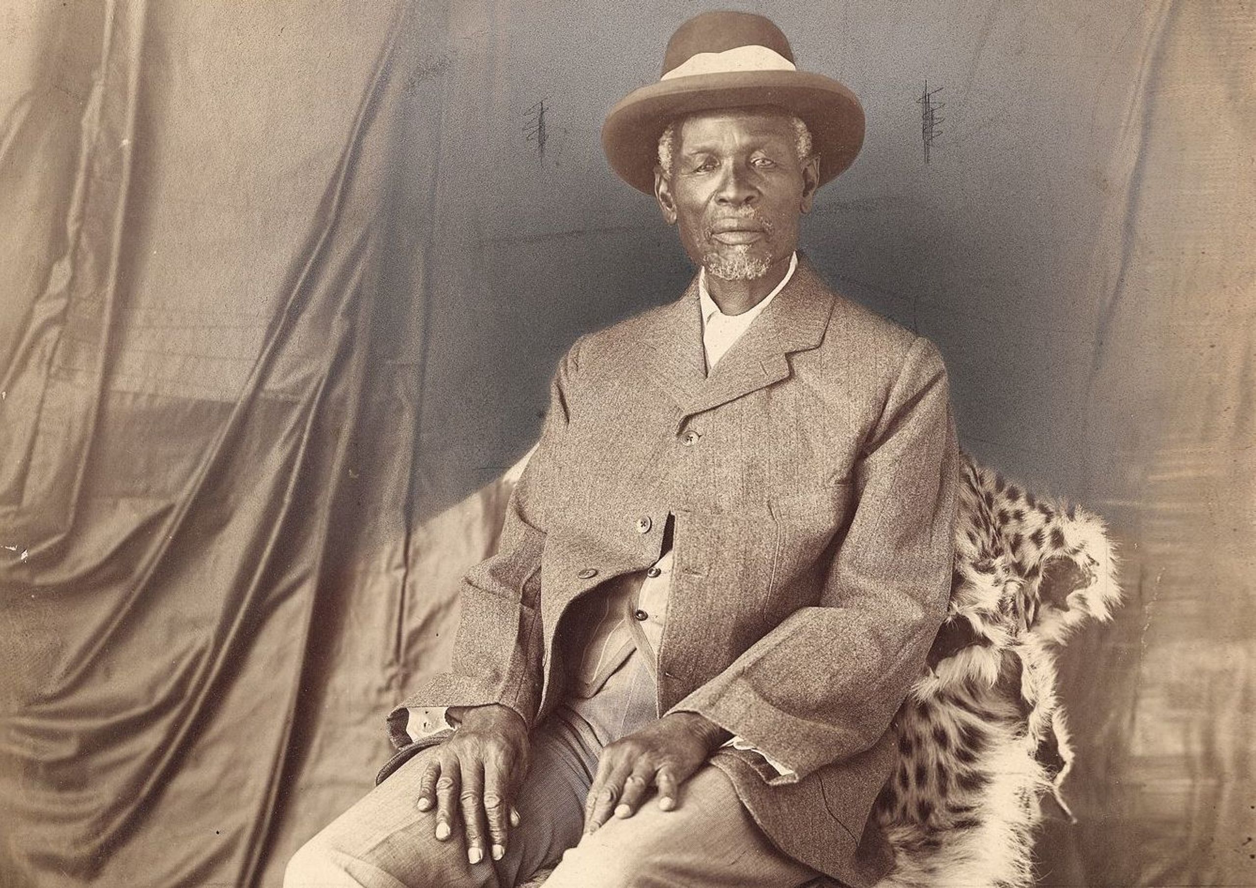 Distance and Desire: Encounters with the African Archive - African Photography from The Walther Collection