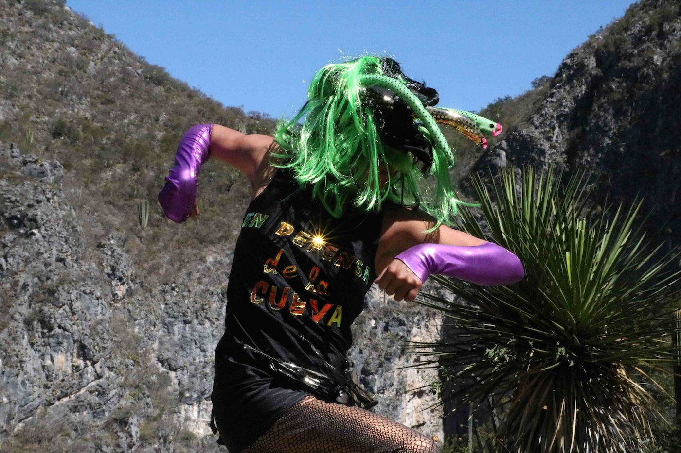 Naomi Rincón Gallardo, de Resiliencia Tlacuache (Opossum Resilience), performance, 2019. Courtesy of the artist. Photo: Claudia López Terroso.