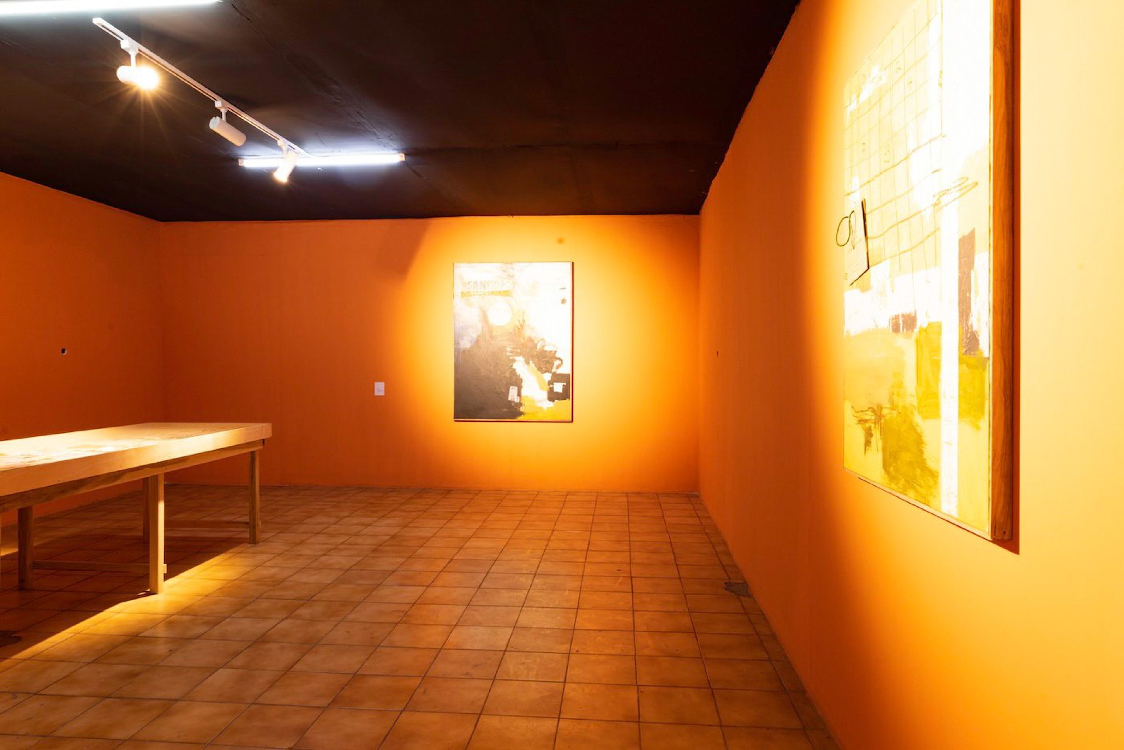 Installation View of “Elolo Bosoka: What he saw sees when he went goes strolling“ at Museum of Science and Technology (MST), Accra. September 12th – October 30th, 2024. Courtesy of the artist.