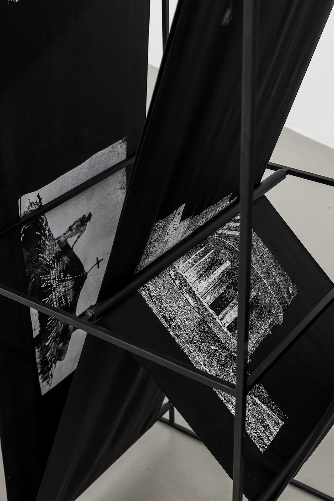 Adji Dieye, Cultura persa e imparata a memoria, exhibition view, ©ar/ge kunst, photo Tiberio Sorvillo, 2022