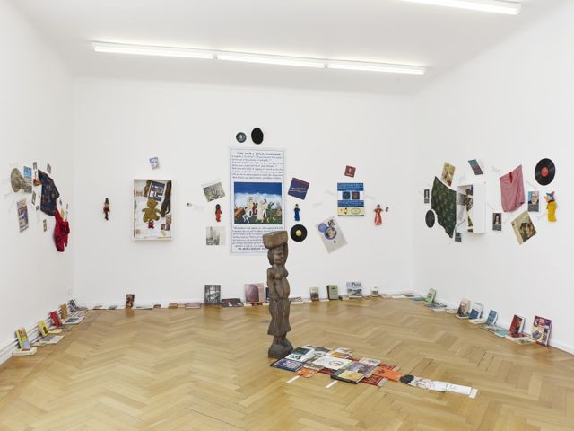 Georges Adéagbo, exhibition view