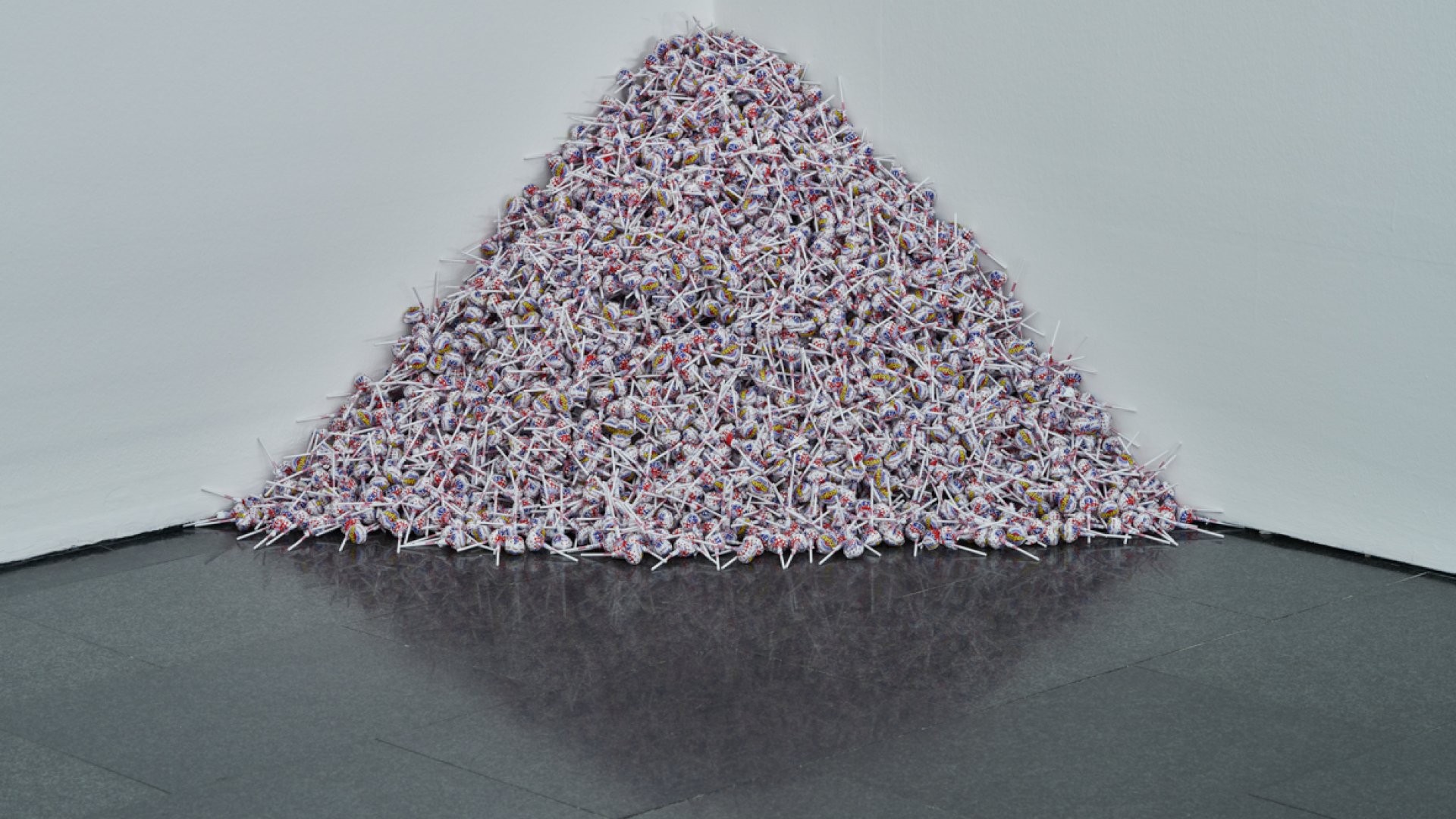 Felix Gonzalez-Torres: The Politics of Relation