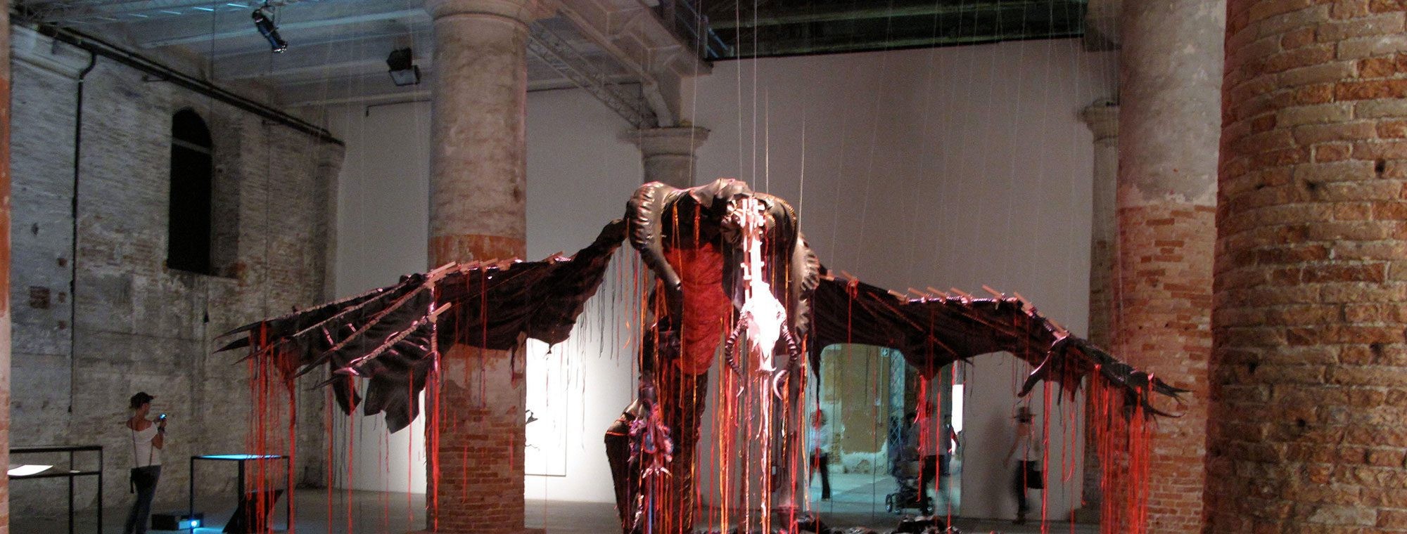 Nicholas Hlobo: iimpundulu zonke ziyandilandela