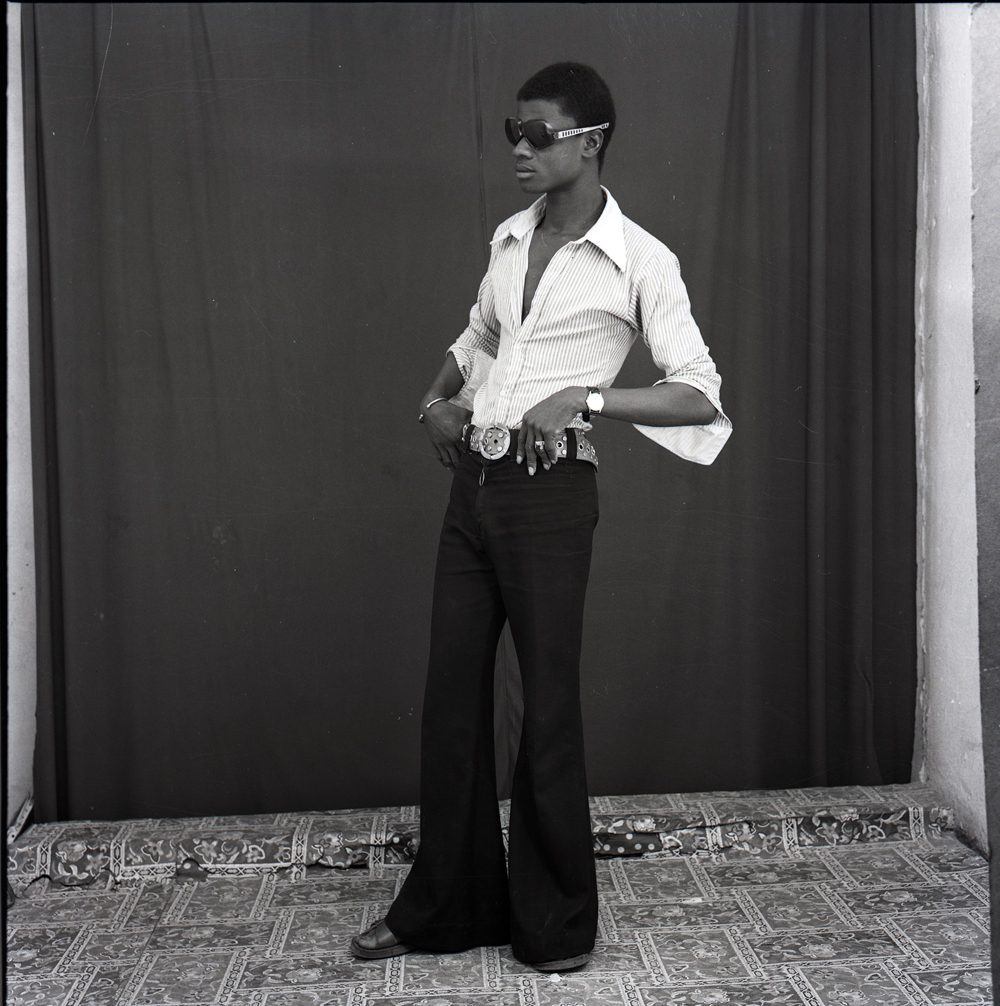 Malick Sidibé, Moi seul, 1974 © Malick Sidbé Courtesy of Galerie MAGNIN-A, Paris