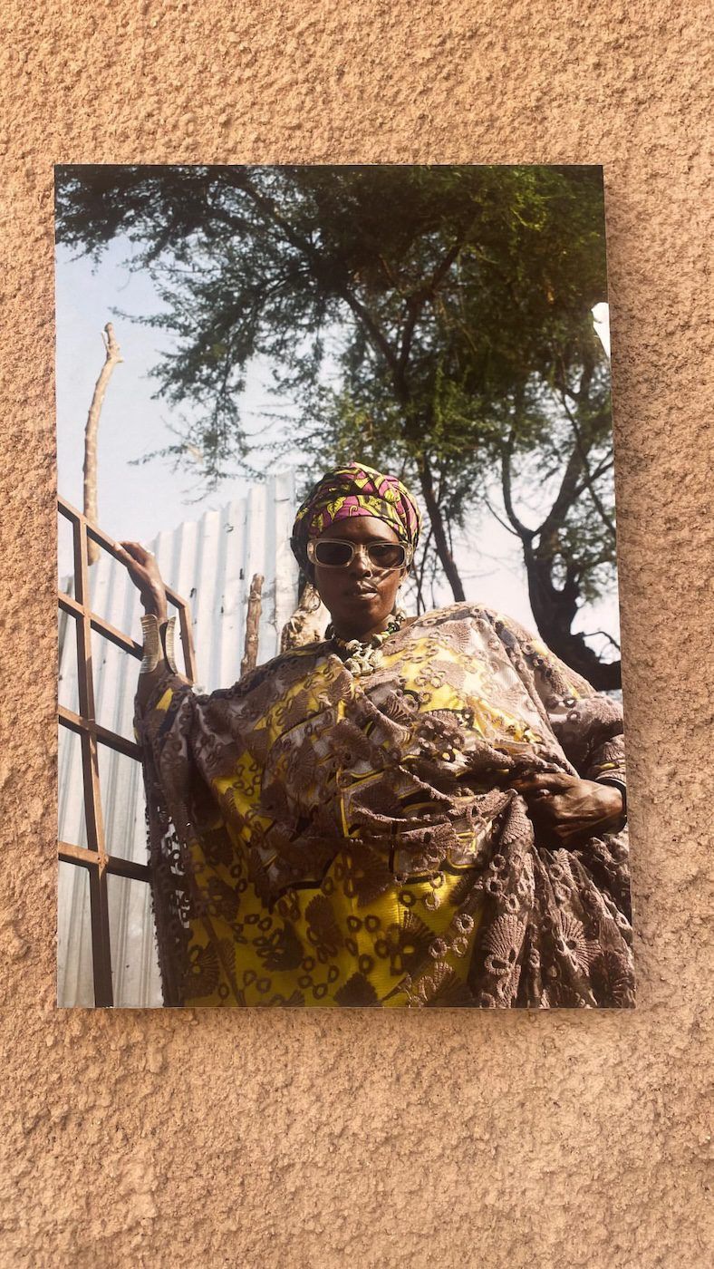 Installation view of “SAMA JABOOT MOY SAMA MELOKAAN / MA FAMILLE: MON IDENTITÉ“ with works by Naëtt Mbaye, Pape Diouf et Wutangu at the Beach House Virage. Photo: Keren Lasme.