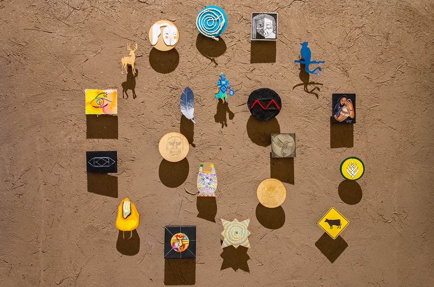 Constelación-Churo: distinctive symbols of each of the Kichwa artists participating in the Mutual Learning Encounter-Nakuk Yachakuy, 2023. Photo credit: Ricardo Guanín