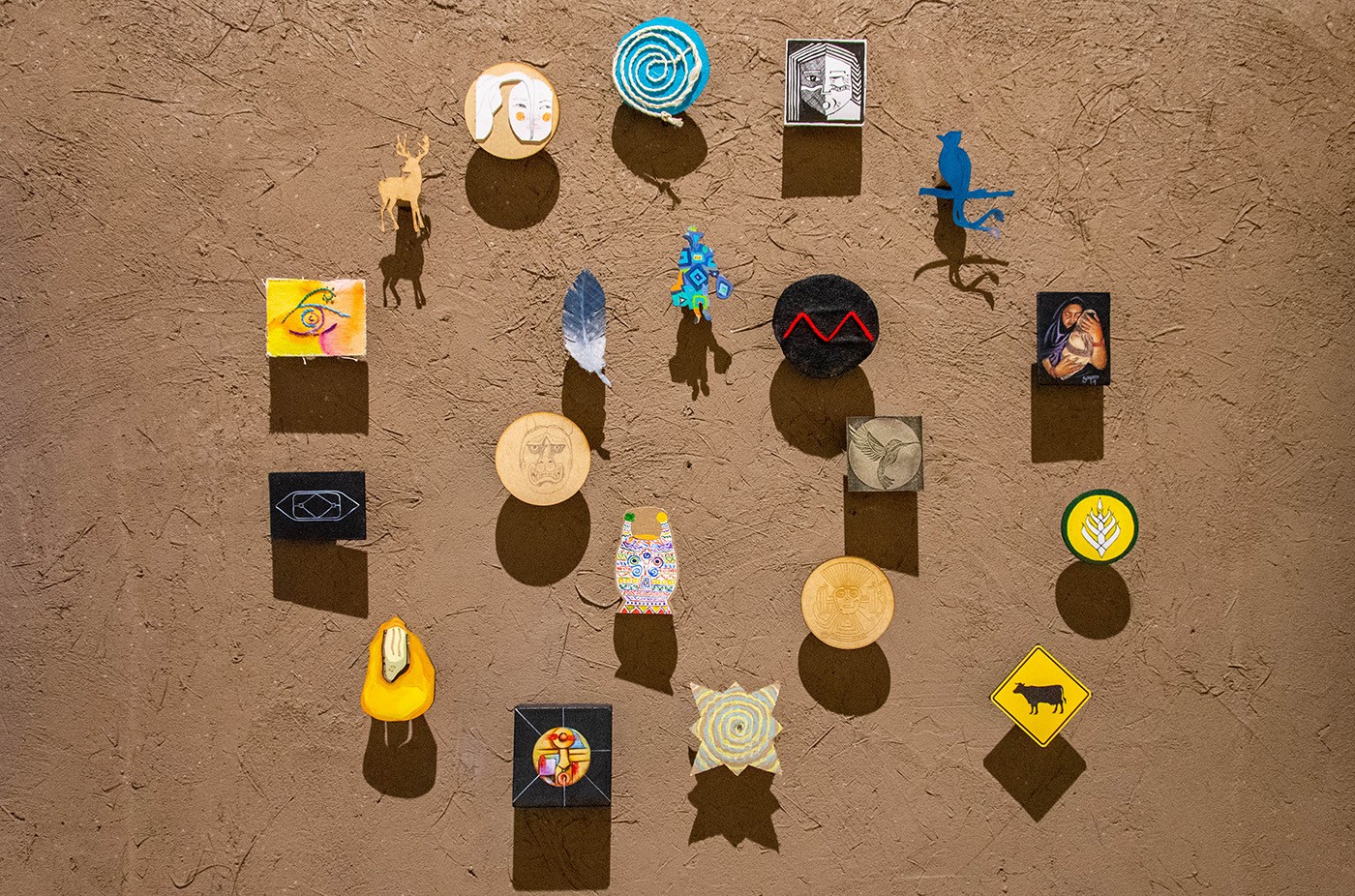 Constelación-Churo: distinctive symbols of each of the Kichwa artists participating in the Mutual Learning Encounter-Nakuk Yachakuy, 2023. Photo credit: Ricardo Guanín