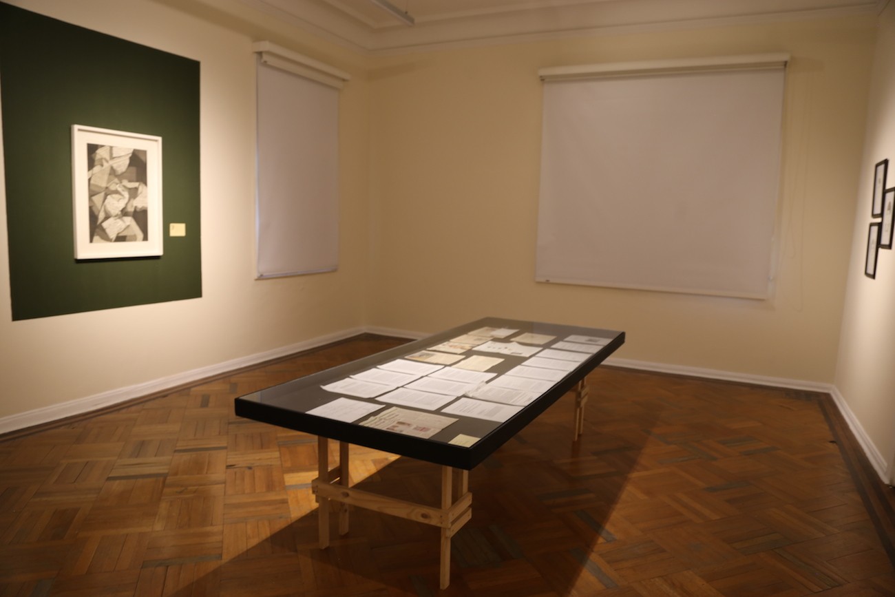 Vista general, Edgar Álvarez, Temas y temas, 1977 y Margarita Ariza, Archivo Blanco Porcelana.