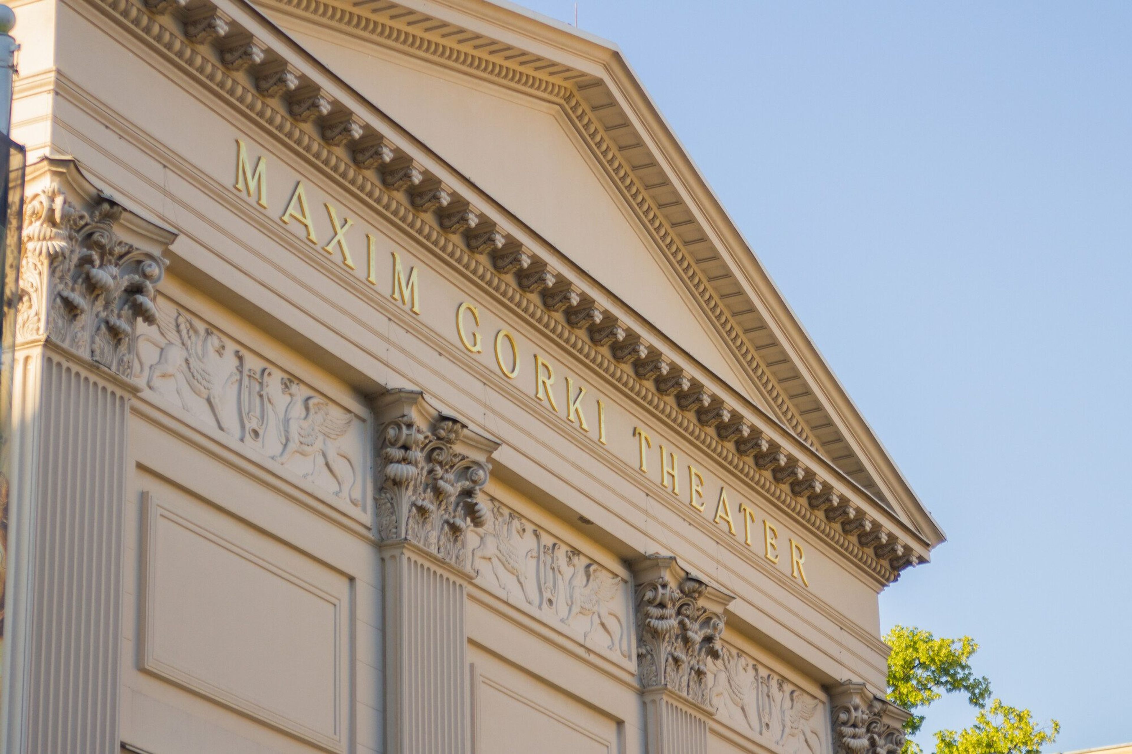 Young Curators Academy 2021 – 5th Berlin Autumn Salon 2021-22
