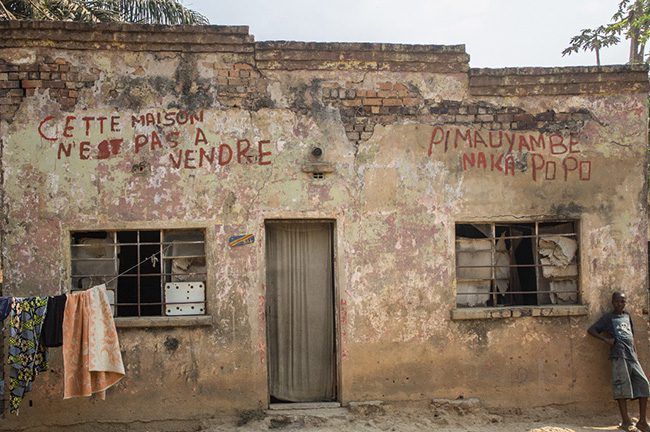 Georges Senga Assani: Cette maison n’est pas à vendre et à vendre (“This House is not for Sale and for Sale”)