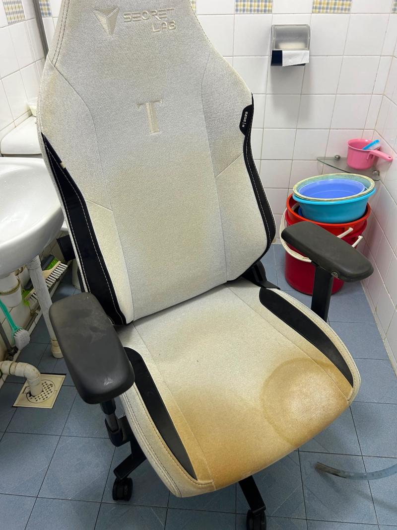 secretlab chair with grime