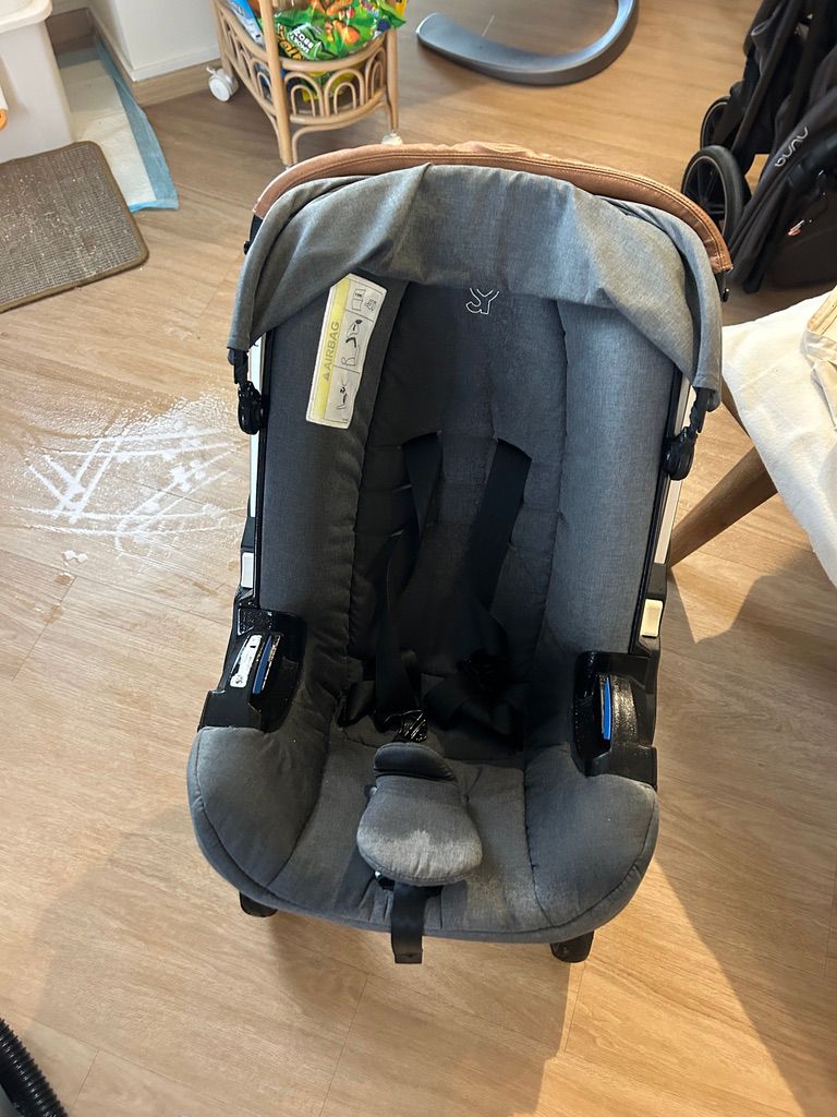 Nuna pram after
