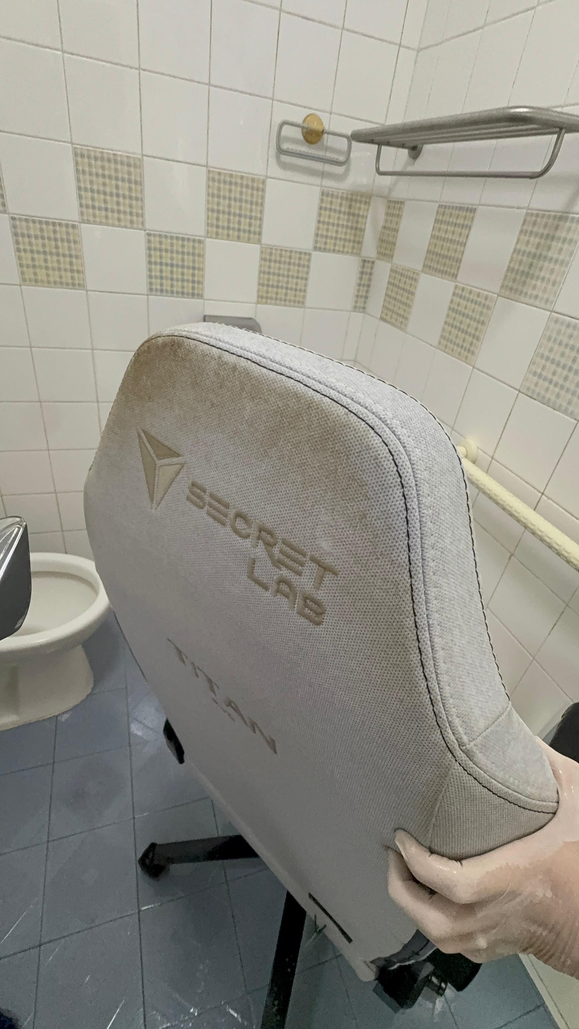 backof secretlab chair