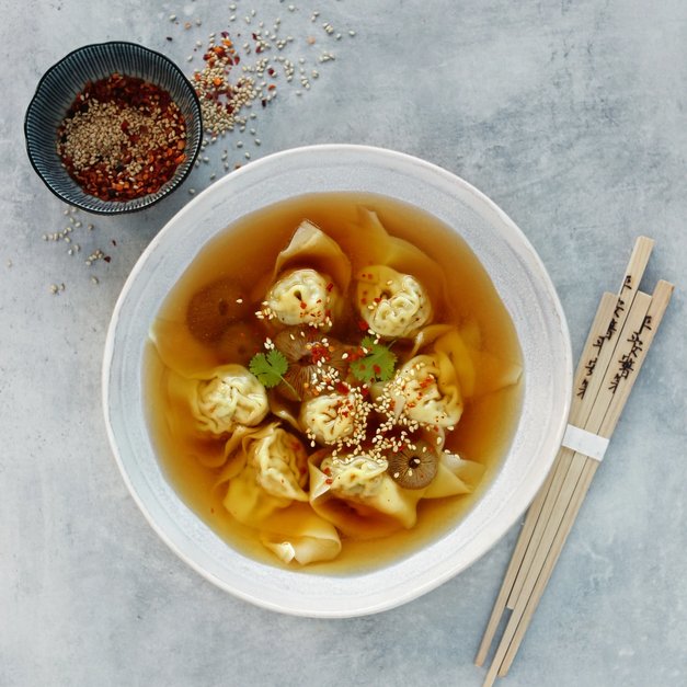 Vintersoppwonton i kraft