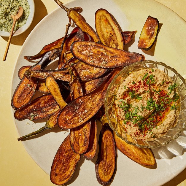 Auberginechips med baba ghanoush og myntesalt