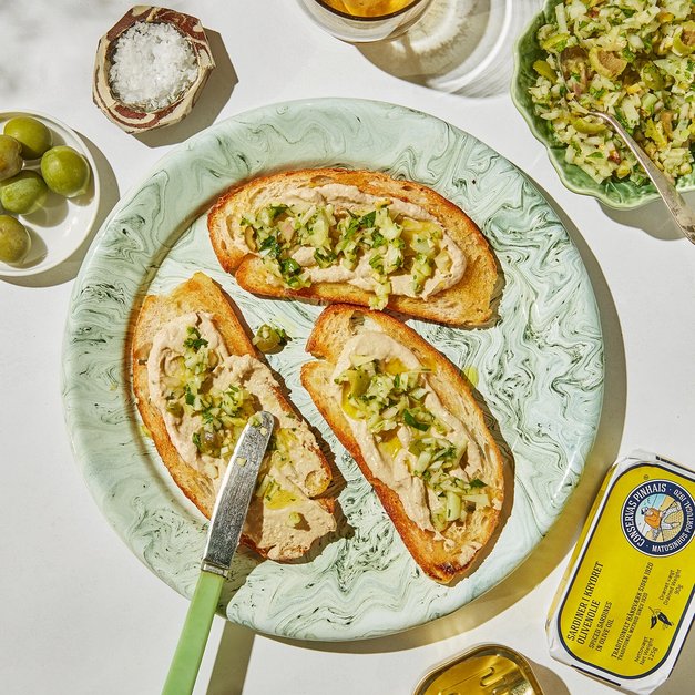 Krydret sardindip med fennikel-, oliven- og sjalottløksalsa