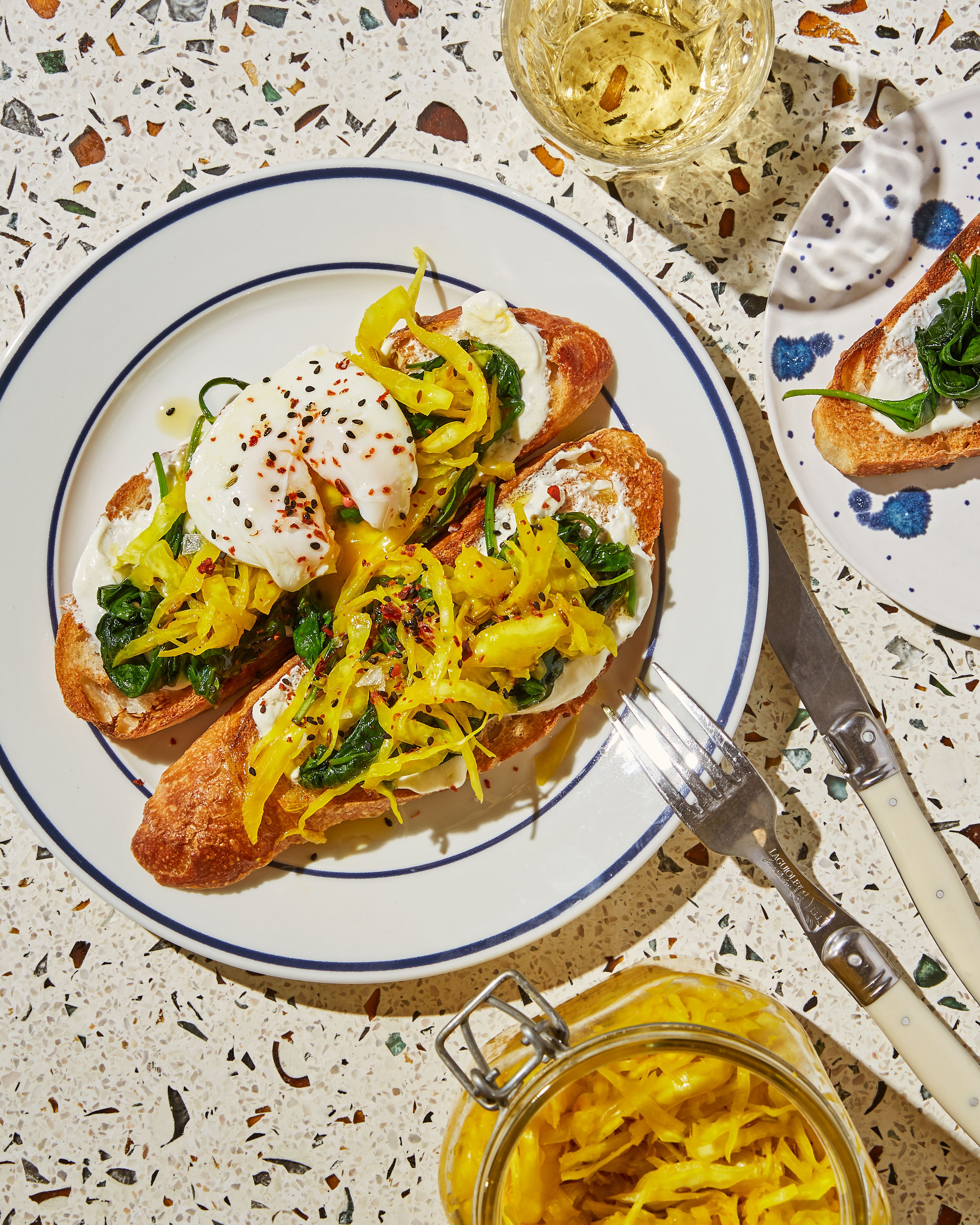 Surdeigstoast med sauerkraut